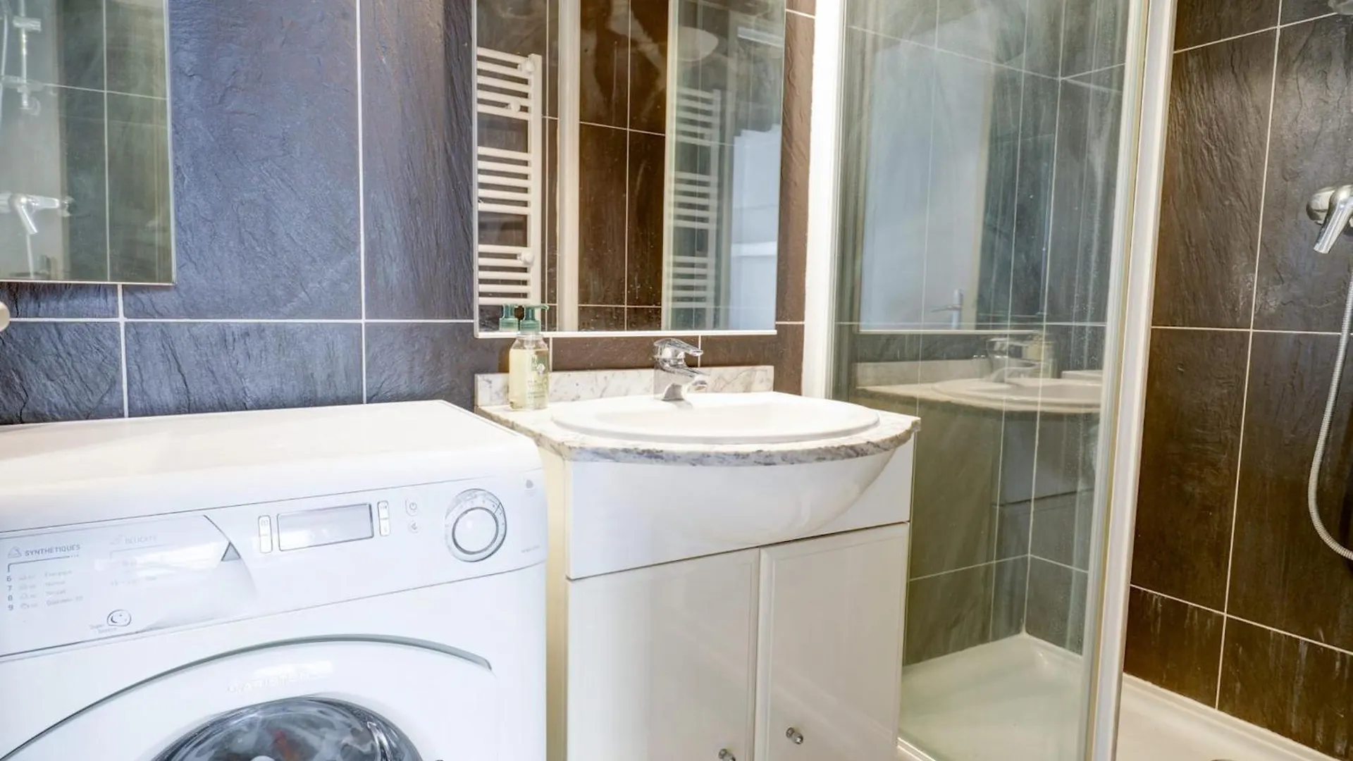 Latin Quarter & Sorbonne - 2Br - Cityapartmentstay Paris 0*,  França
